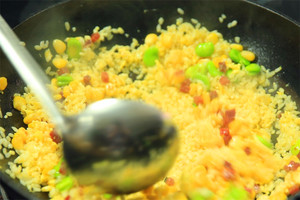 然后加入炒好的食材混合均勻，炒熟即可。出鍋前加少許黑胡椒、鹽和蔥花就可以啦?。。?>
					</div>
					<span>步驟 8/8</span>
					<p>然后加入炒好的食材混合均勻，炒熟即可。出鍋前加少許黑胡椒、鹽和蔥花就可以啦?。?！</p>
				</li>
		</ul>
	</div>
	</div>



<div   id=