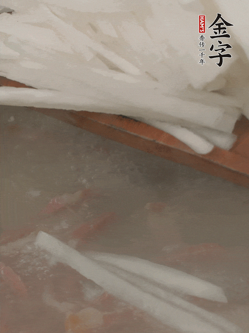 放蘿卜絲，燉5分鐘。