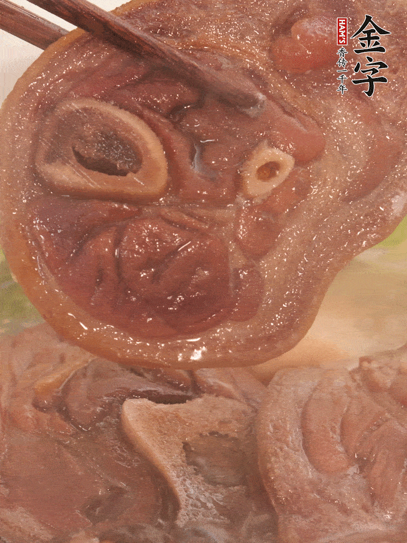 大火燒開后，調(diào)成小火燜煮30分鐘，煮至蓮藕軟糯。