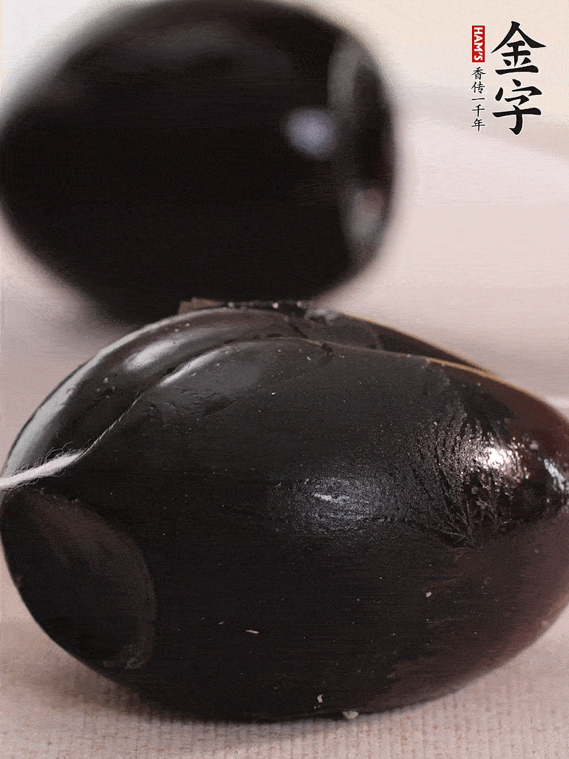娃娃菜金針菇去跟洗凈，皮蛋改刀。