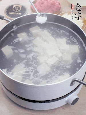 金字火腿上方120g切薄片。
