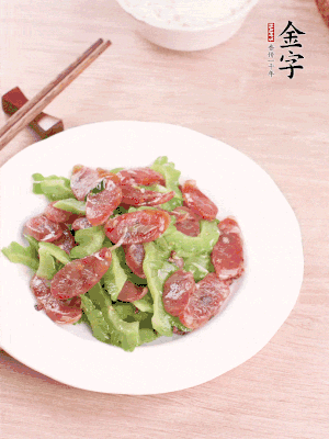 一小撮糖調(diào)味。