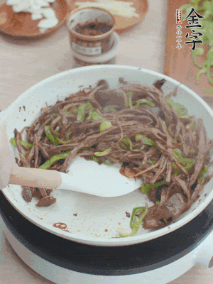 少許鹽調(diào)味。