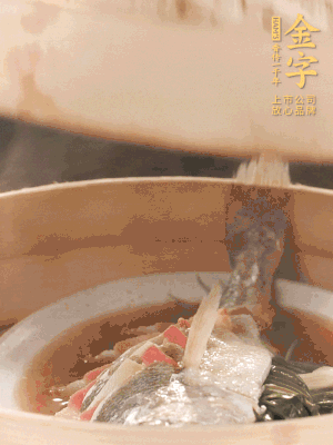 蒸鍋上汽后，中火蒸10分鐘，關(guān)火燜2分鐘。