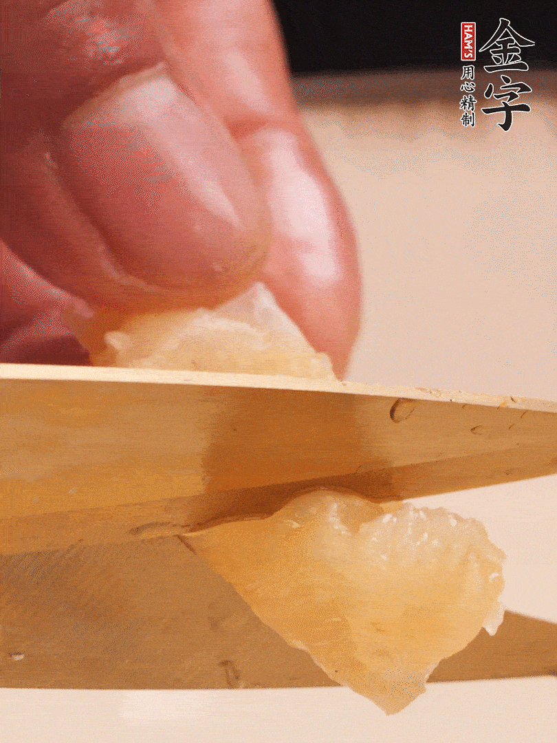 取出放入清水中，清洗表面，再剪成小段