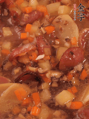 加大半碗水，沒(méi)過(guò)大部分食材