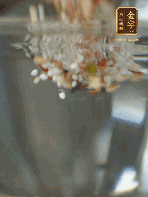 雜糧提前浸泡6小時(shí)，洗凈后下砂鍋