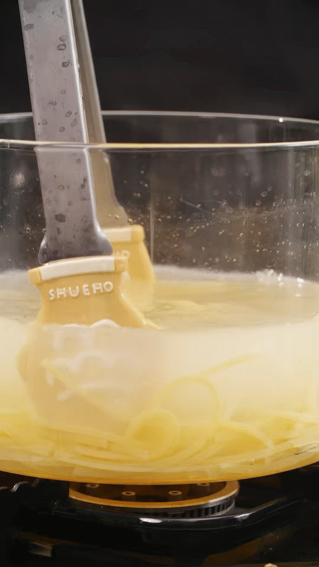 將意面煮熟，到自己喜歡的熟度。撈出過冷水，瀝干
